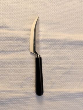 EUC Pampered Chef V-Shaped Cutter